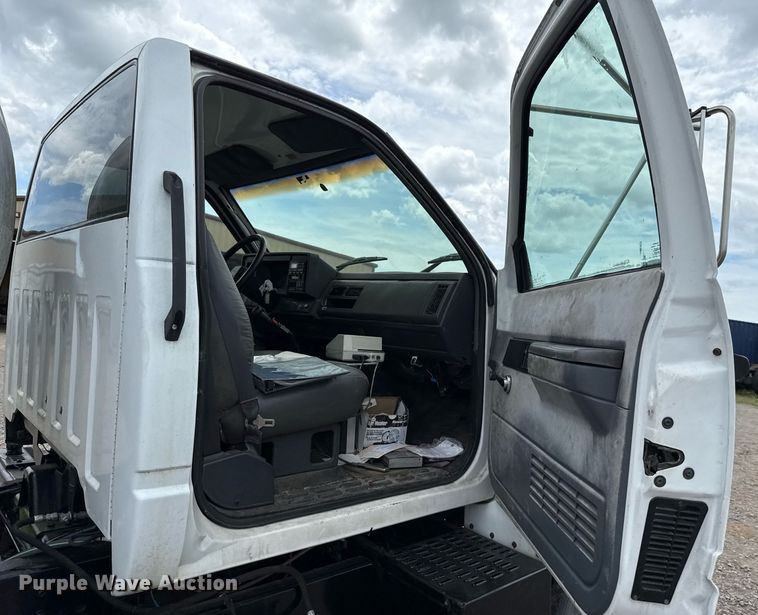 image for item HI9276 1998 Chevrolet C7500 truck cab and chassis