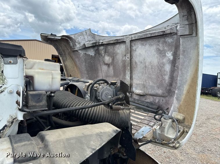 image for item HI9276 1998 Chevrolet C7500 truck cab and chassis