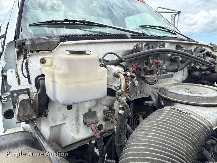 image for item HI9276 1998 Chevrolet C7500 truck cab and chassis