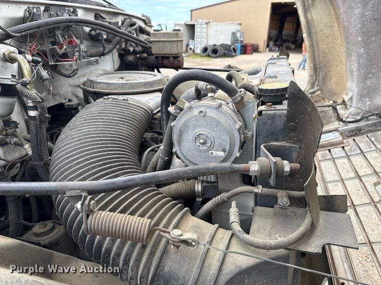 image for item HI9276 1998 Chevrolet C7500 truck cab and chassis