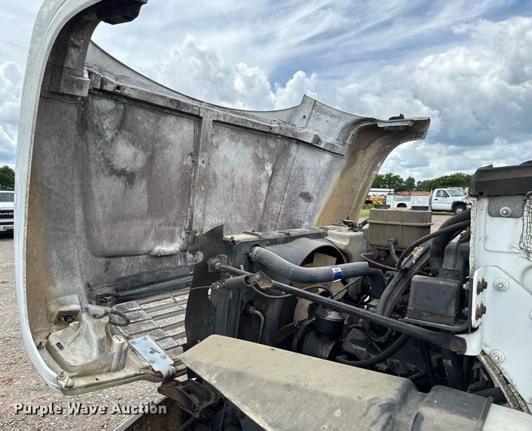 image for item HI9276 1998 Chevrolet C7500 truck cab and chassis