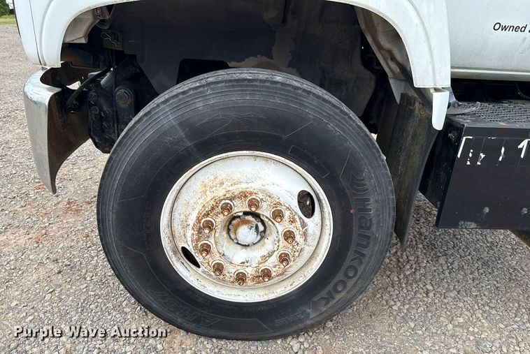 image for item HI9276 1998 Chevrolet C7500 truck cab and chassis