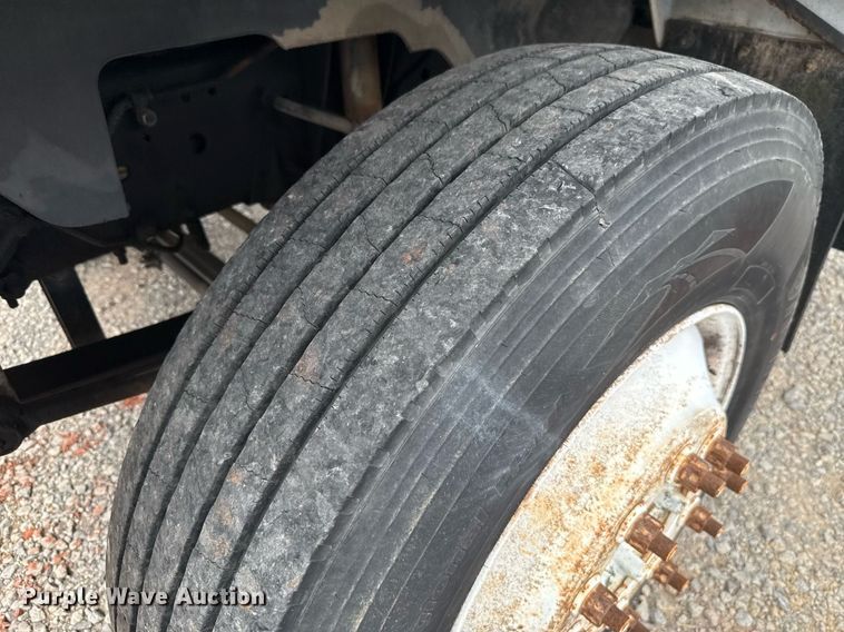 image for item HI9276 1998 Chevrolet C7500 truck cab and chassis