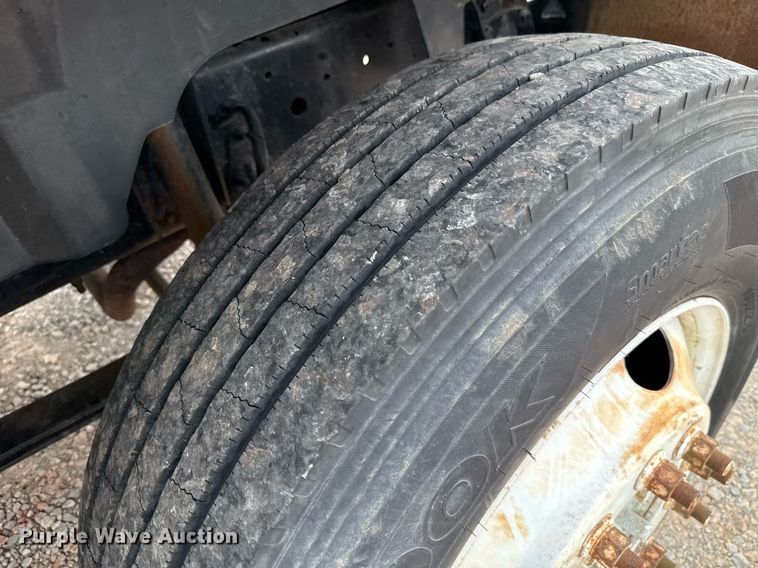 image for item HI9276 1998 Chevrolet C7500 truck cab and chassis