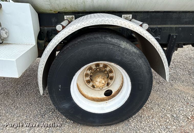 image for item HI9276 1998 Chevrolet C7500 truck cab and chassis