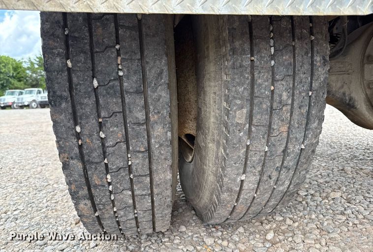 image for item HI9276 1998 Chevrolet C7500 truck cab and chassis