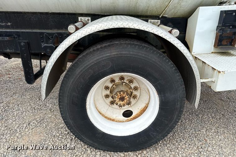 image for item HI9276 1998 Chevrolet C7500 truck cab and chassis