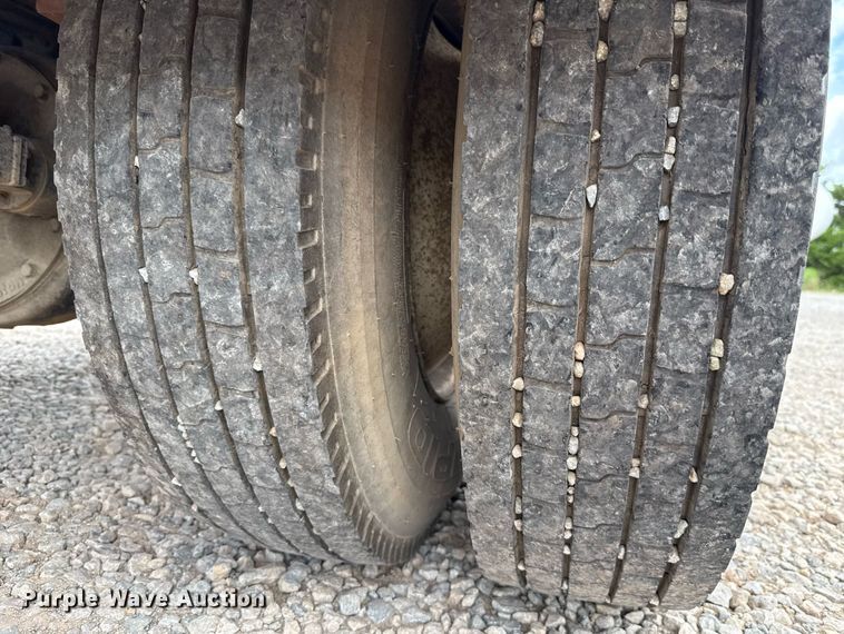 image for item HI9276 1998 Chevrolet C7500 truck cab and chassis