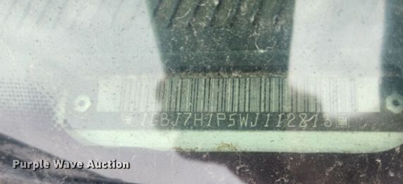 image for item HI9276 1998 Chevrolet C7500 truck cab and chassis