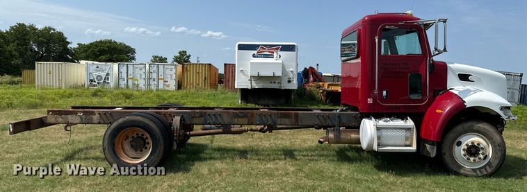 image for item HI9278 2007 Peterbilt 335 truck cab and chassis