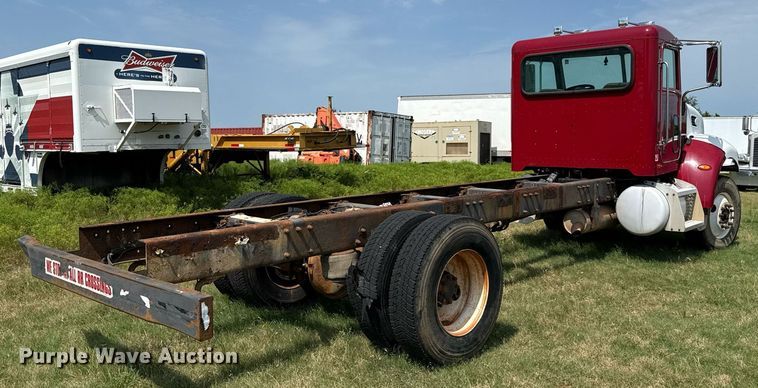 image for item HI9278 2007 Peterbilt 335 truck cab and chassis