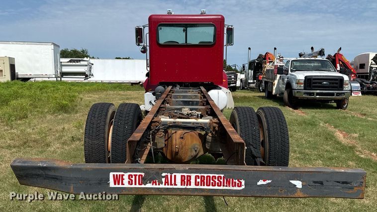image for item HI9278 2007 Peterbilt 335 truck cab and chassis