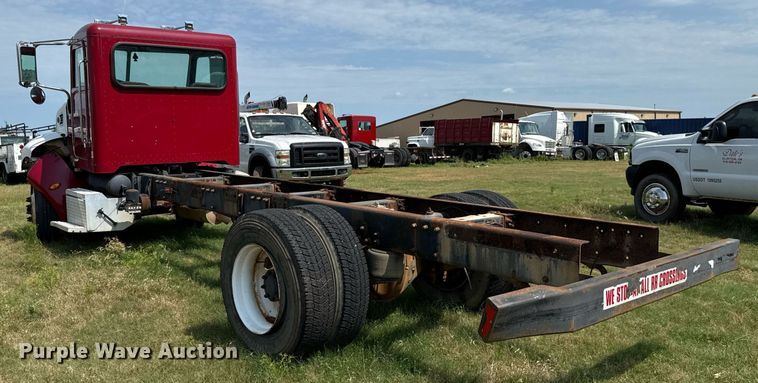 image for item HI9278 2007 Peterbilt 335 truck cab and chassis