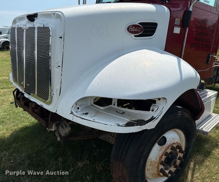 image for item HI9278 2007 Peterbilt 335 truck cab and chassis