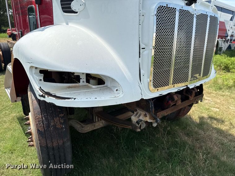 image for item HI9278 2007 Peterbilt 335 truck cab and chassis