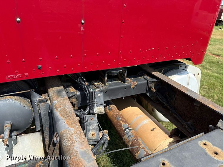 image for item HI9278 2007 Peterbilt 335 truck cab and chassis