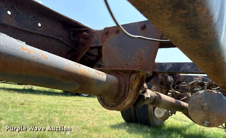 image for item HI9278 2007 Peterbilt 335 truck cab and chassis