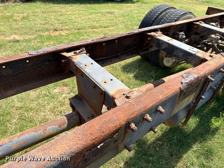 image for item HI9278 2007 Peterbilt 335 truck cab and chassis