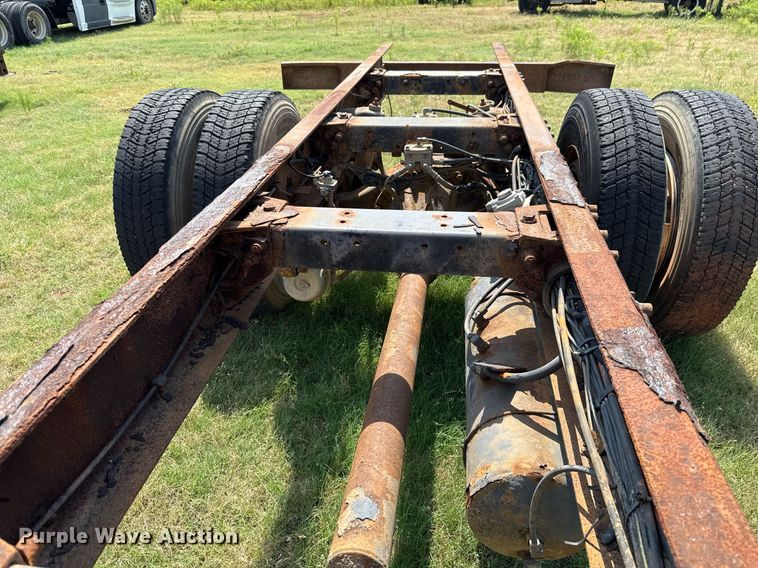 image for item HI9278 2007 Peterbilt 335 truck cab and chassis