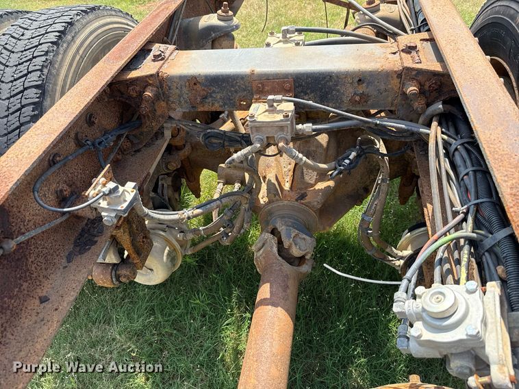 image for item HI9278 2007 Peterbilt 335 truck cab and chassis