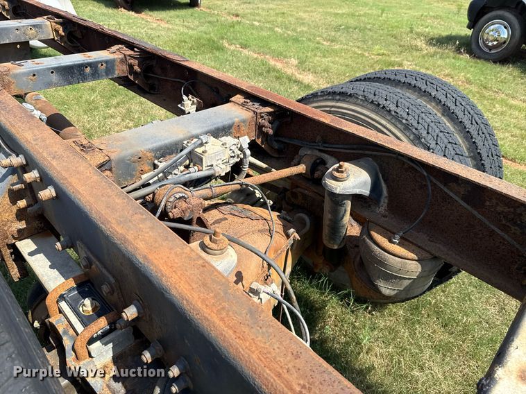 image for item HI9278 2007 Peterbilt 335 truck cab and chassis