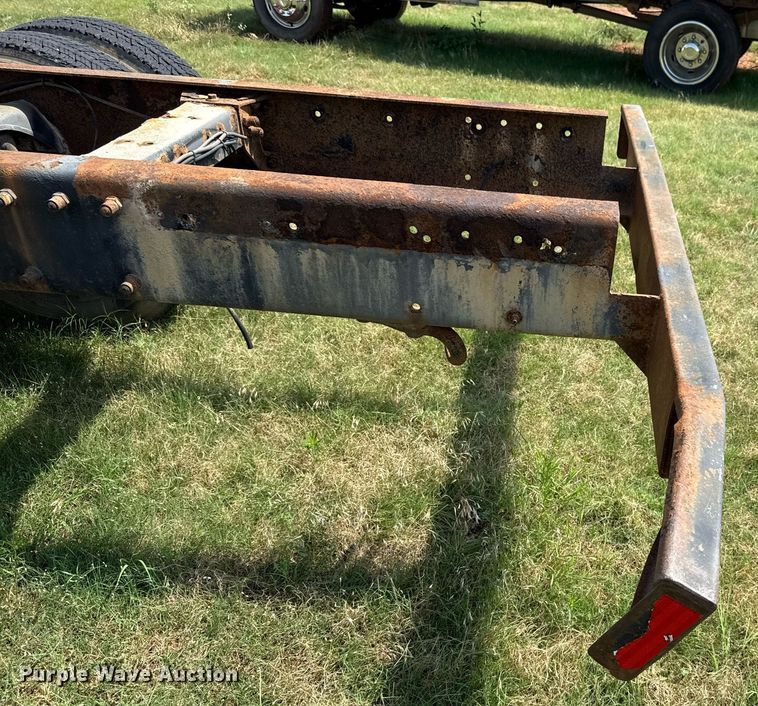 image for item HI9278 2007 Peterbilt 335 truck cab and chassis