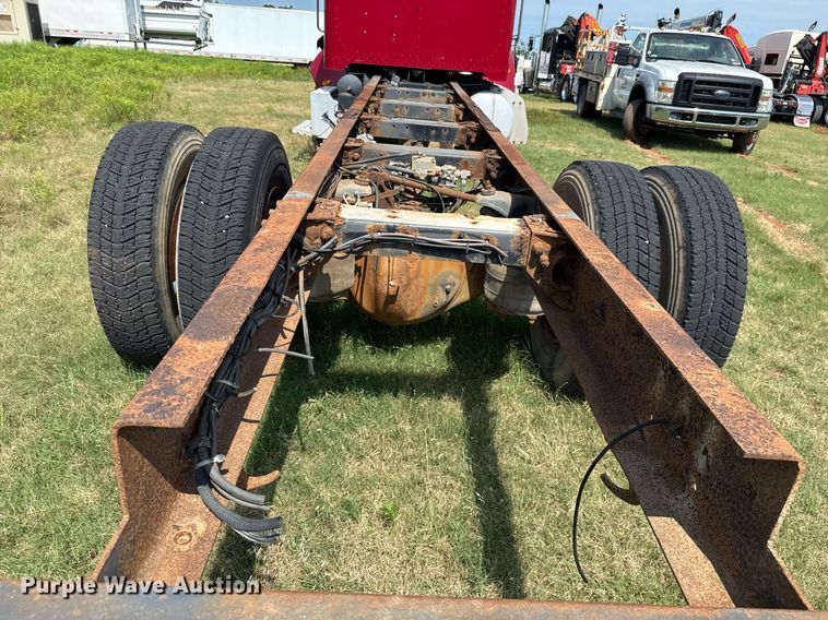 image for item HI9278 2007 Peterbilt 335 truck cab and chassis