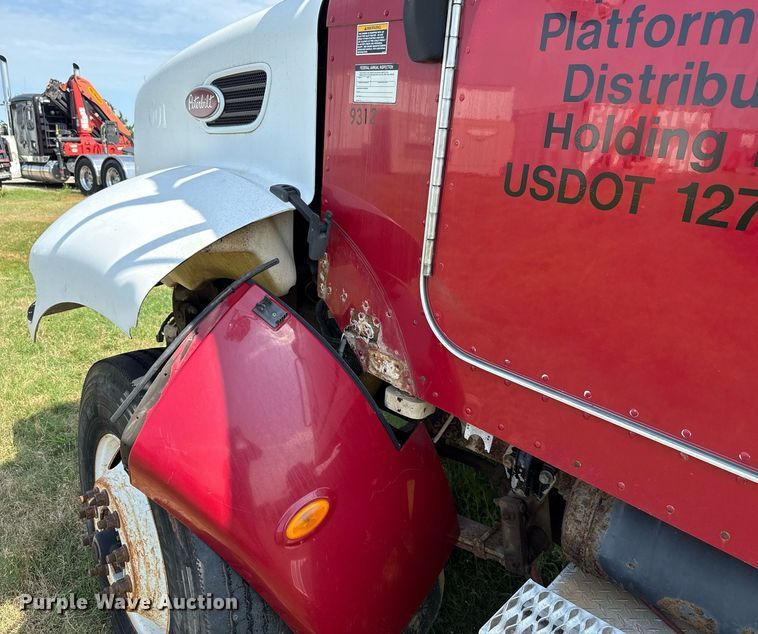 image for item HI9278 2007 Peterbilt 335 truck cab and chassis