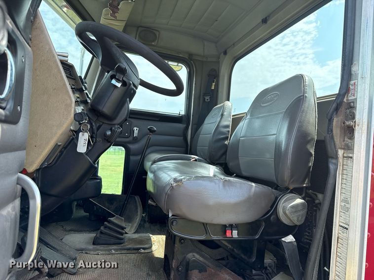 image for item HI9278 2007 Peterbilt 335 truck cab and chassis