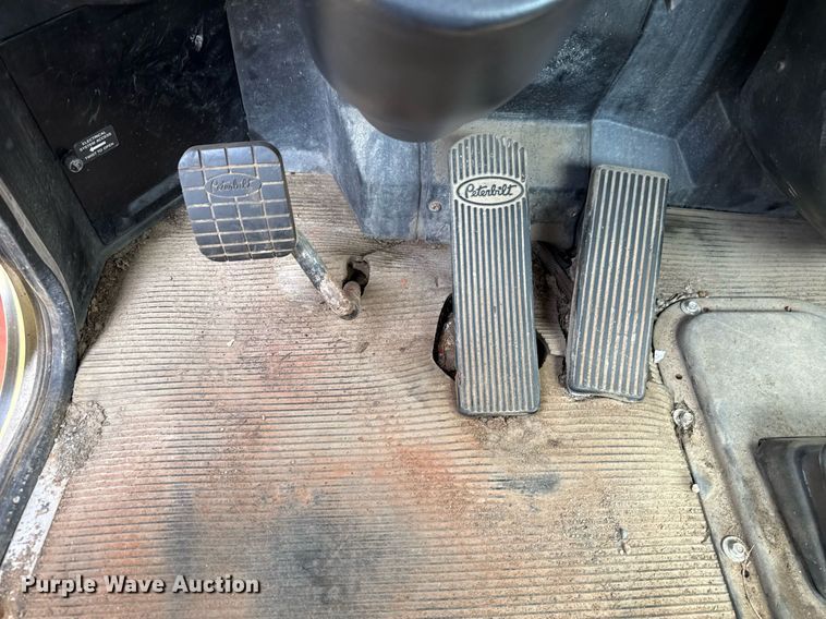 image for item HI9278 2007 Peterbilt 335 truck cab and chassis