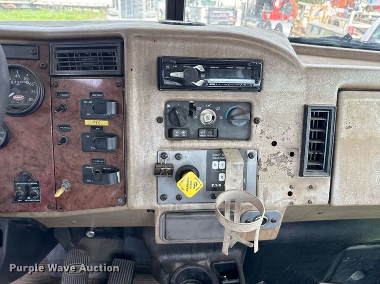 image for item HI9278 2007 Peterbilt 335 truck cab and chassis