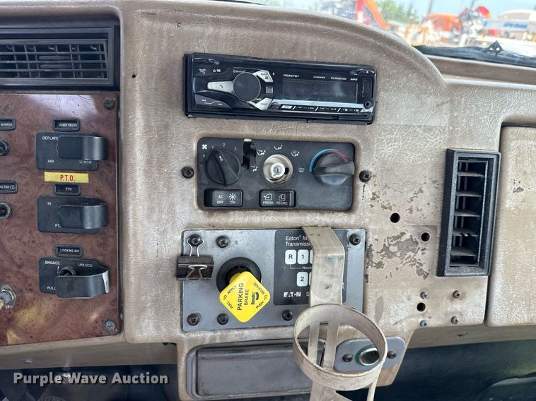 image for item HI9278 2007 Peterbilt 335 truck cab and chassis