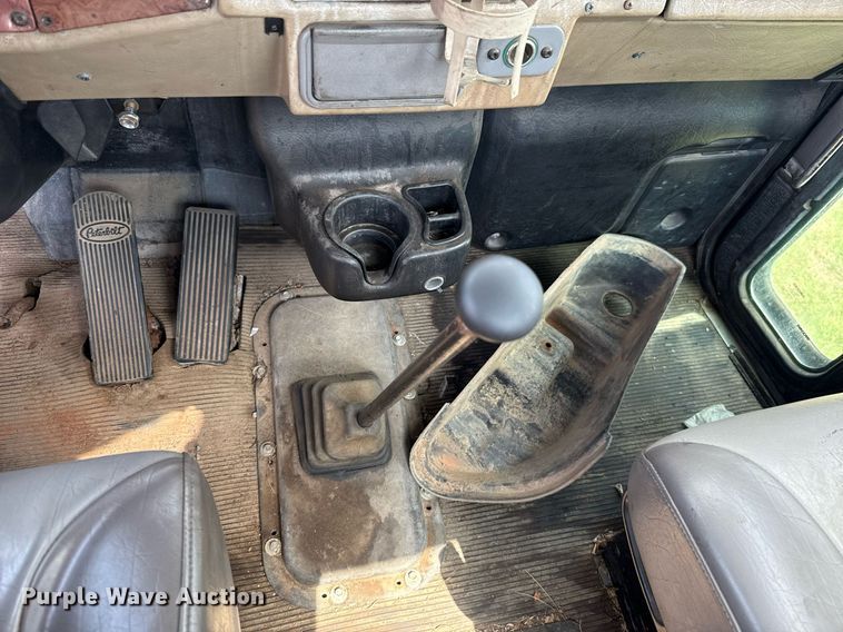 image for item HI9278 2007 Peterbilt 335 truck cab and chassis