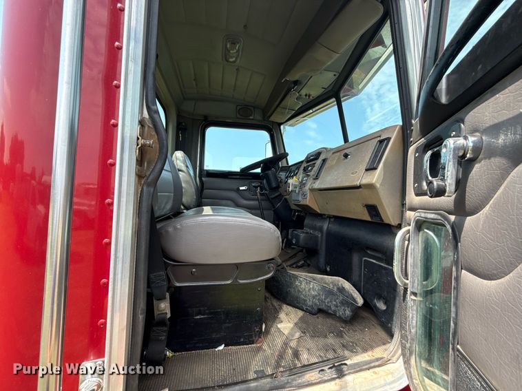 image for item HI9278 2007 Peterbilt 335 truck cab and chassis