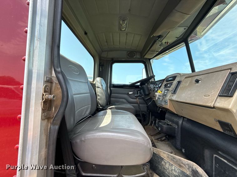 image for item HI9278 2007 Peterbilt 335 truck cab and chassis