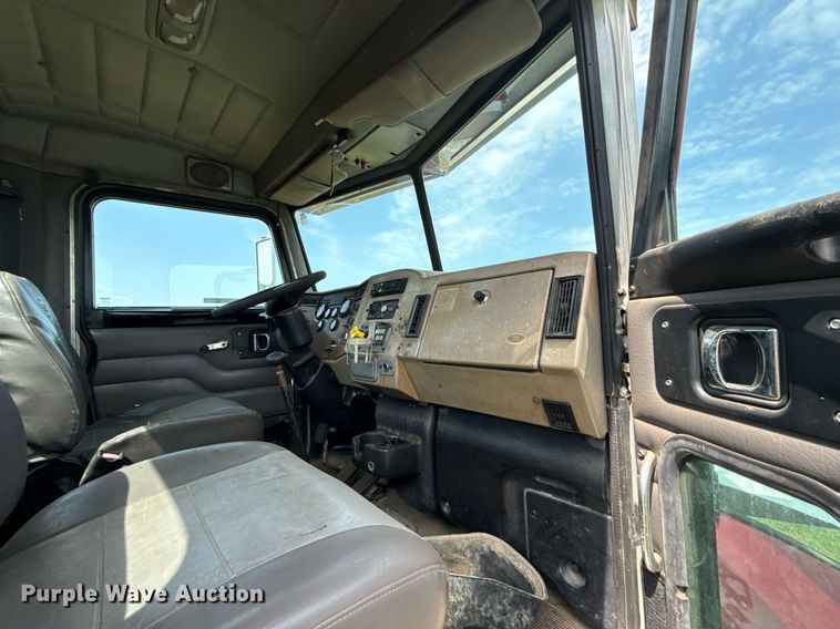 image for item HI9278 2007 Peterbilt 335 truck cab and chassis