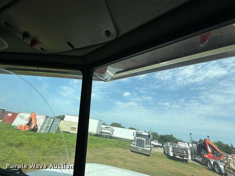 image for item HI9278 2007 Peterbilt 335 truck cab and chassis