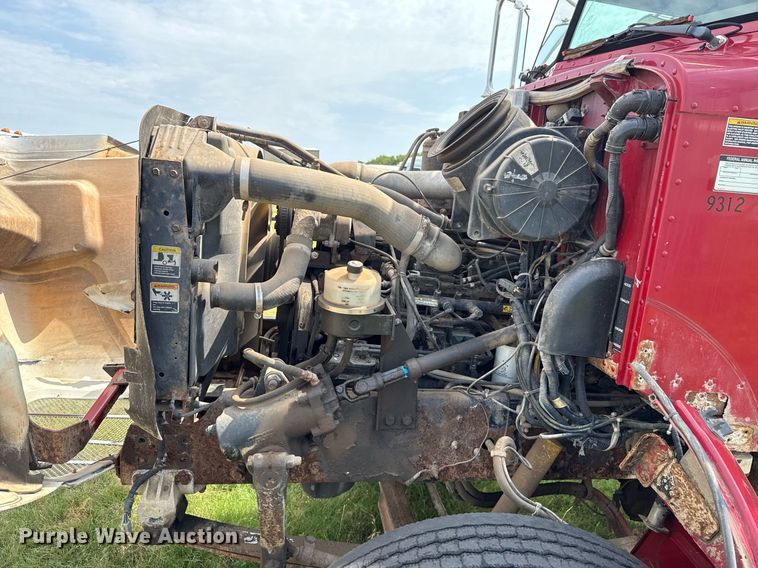 image for item HI9278 2007 Peterbilt 335 truck cab and chassis