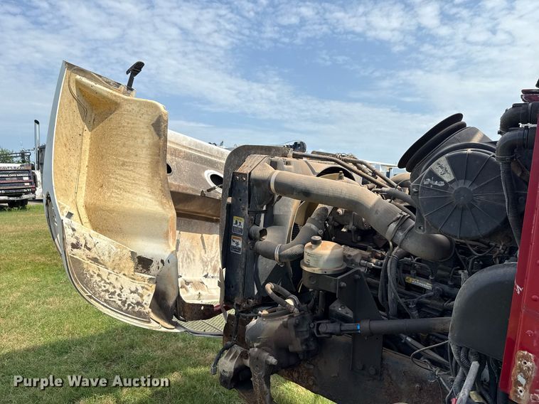 image for item HI9278 2007 Peterbilt 335 truck cab and chassis