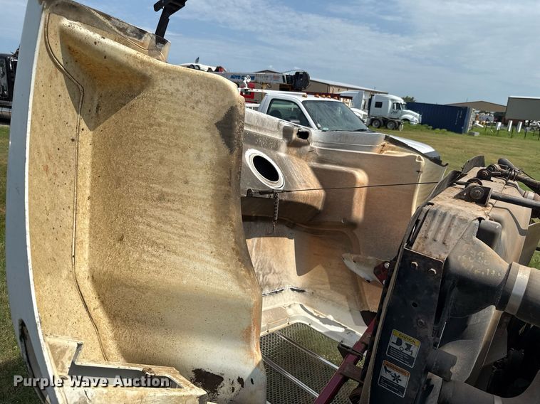 image for item HI9278 2007 Peterbilt 335 truck cab and chassis