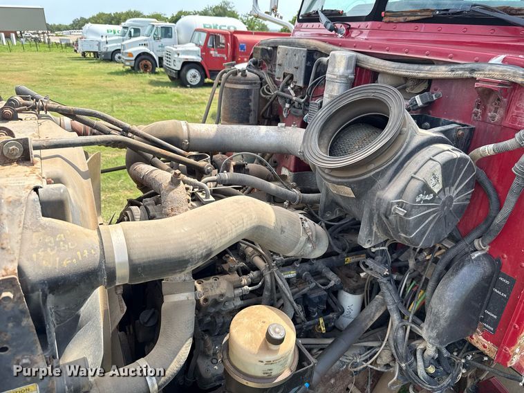 image for item HI9278 2007 Peterbilt 335 truck cab and chassis