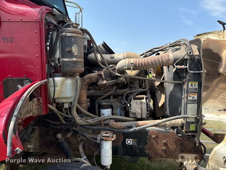 image for item HI9278 2007 Peterbilt 335 truck cab and chassis