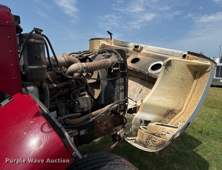 image for item HI9278 2007 Peterbilt 335 truck cab and chassis