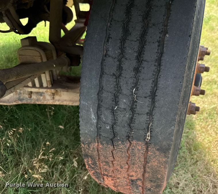 image for item HI9278 2007 Peterbilt 335 truck cab and chassis