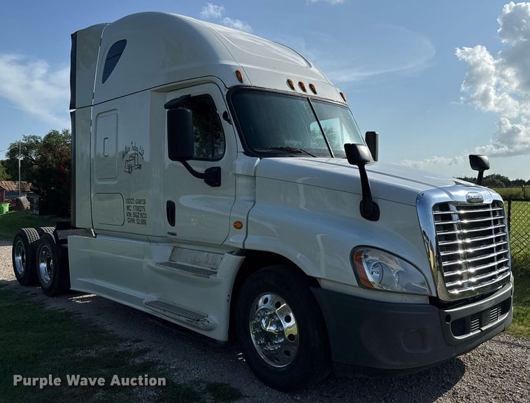 CAMIóN CAMAROTE 2016 FREIGHTLINER