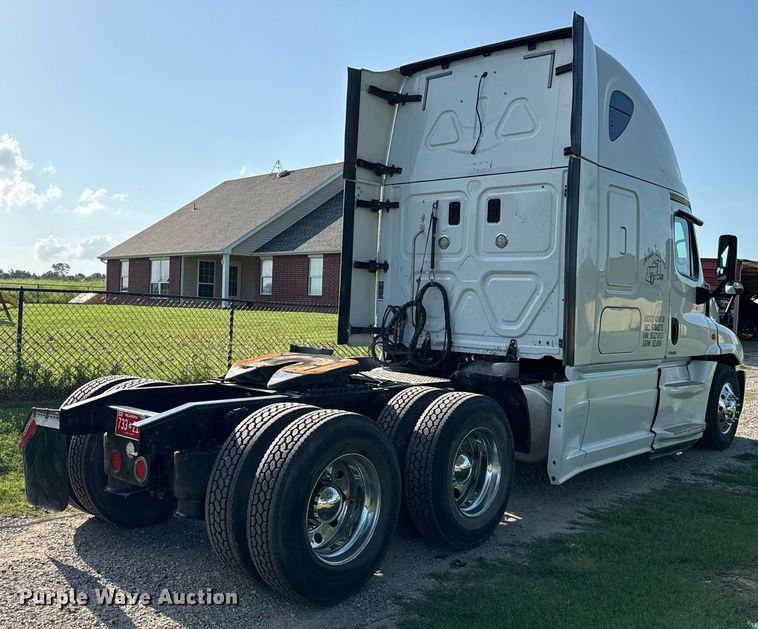 CAMIóN CAMAROTE 2016 FREIGHTLINER