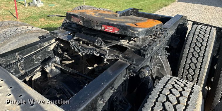 image for item HI9284 2016 Freightliner Cascadia 125 semi truck