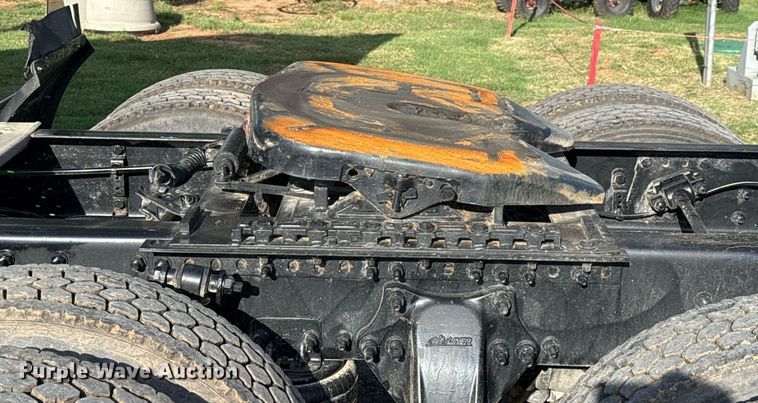 image for item HI9284 2016 Freightliner Cascadia 125 semi truck