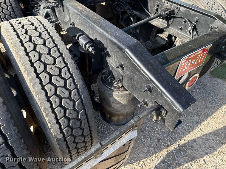 image for item HI9284 2016 Freightliner Cascadia 125 semi truck