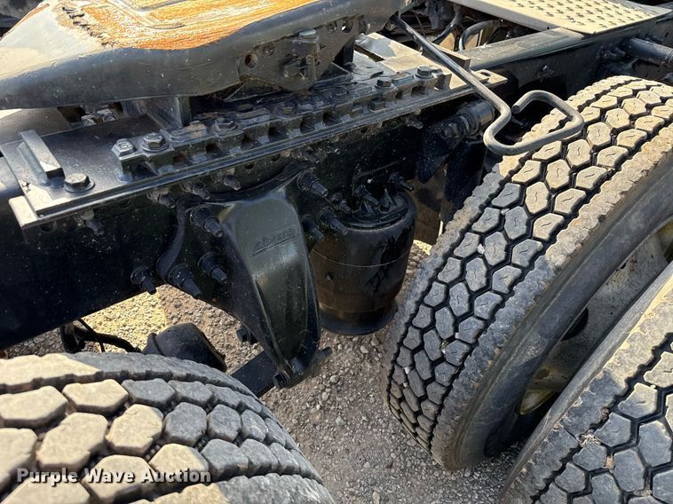 image for item HI9284 2016 Freightliner Cascadia 125 semi truck